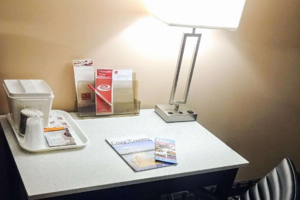 Econo Lodge Milldale-Southington image 22