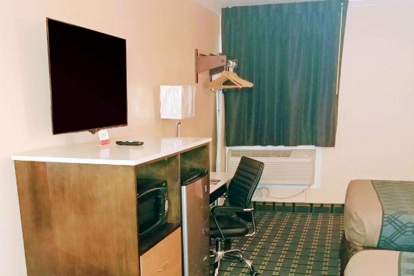 Econo Lodge Milldale-Southington image 24