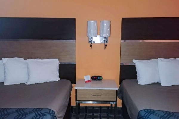 Econo Lodge Milldale-Southington image 25