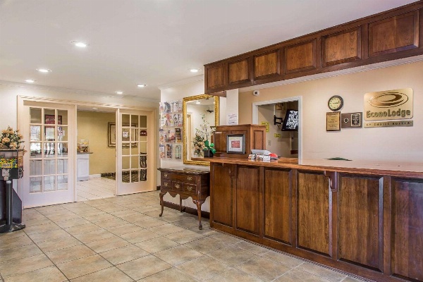 Econo Lodge Milldale-Southington image 6