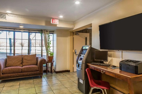 Econo Lodge Milldale-Southington image 8